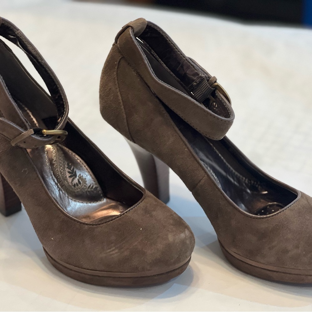 Sofft Brown suede Heels with Elegant Design